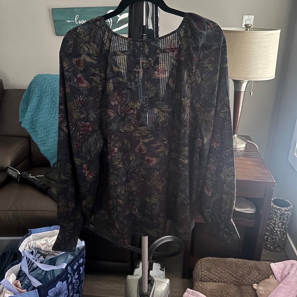 Reitmans Black Sheer Floral V-Neck Blouse - Picture 5 of 5